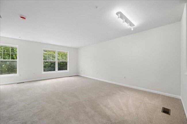 Building Photo - 442 Blossom Ln