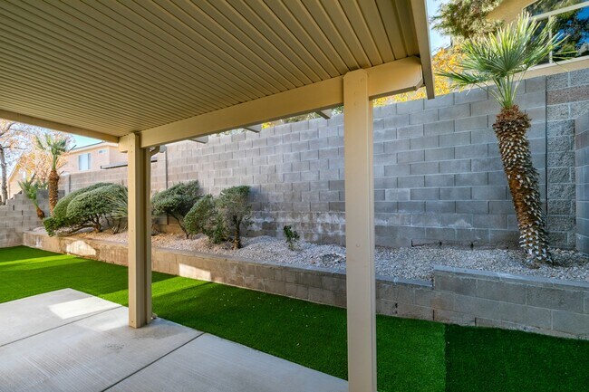 Building Photo - SUMMERLIN BEAUTY*UPGRADED*COMMUNITY POOL*3 BEDROOMS*STAINLESS STEEL APPLIANCES*