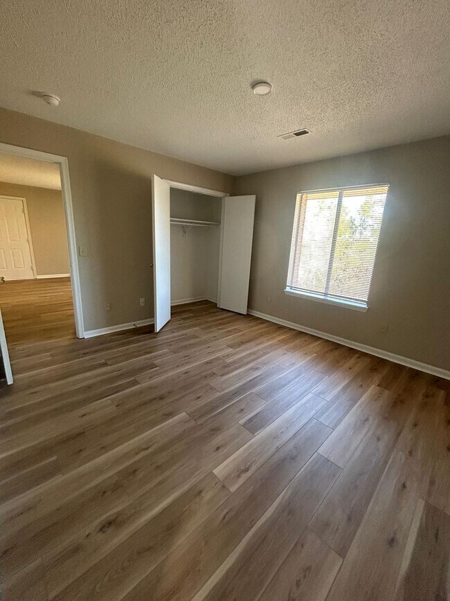 Building Photo - Comfort & Convenience at Westfield Gardens Lexington - 357G