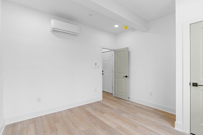 Building Photo - 6049 Elmwood Ave