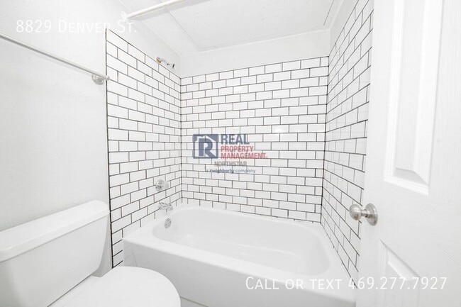 Building Photo - 8829 Denver St