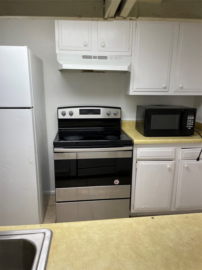 Building Photo - 7273 Chasewood Dr