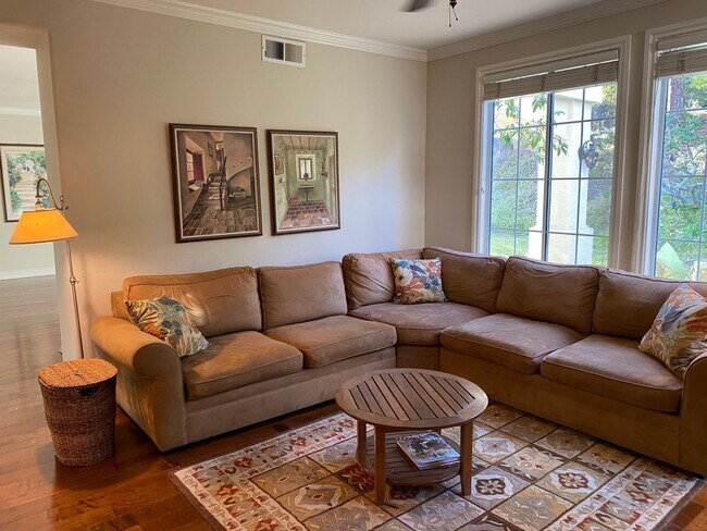 Building Photo - Private Courtyard Entry & Expansive Backyard Oasis