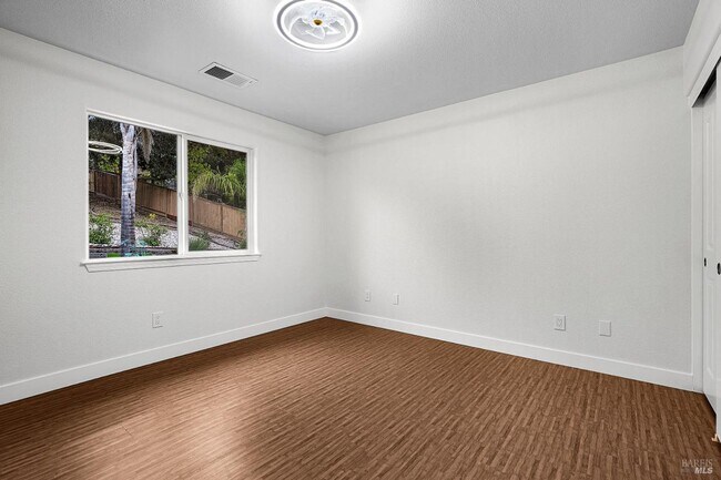 Building Photo - Luxury Living in Fountaingrove