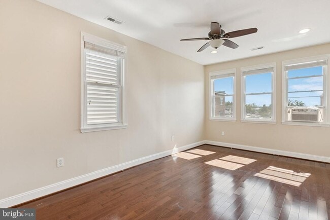 Building Photo - 908 Longfellow St NW