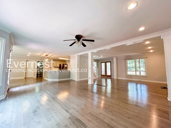 Building Photo - 5950 Henley Dr