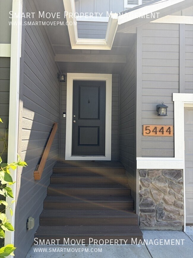 Building Photo - 5444 S Pepperridge Way
