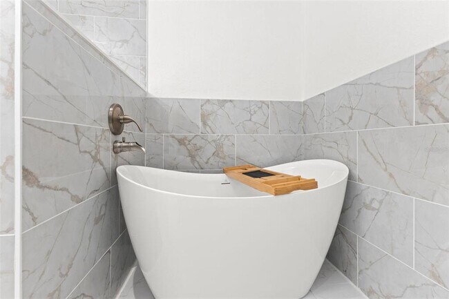 Building Photo - 4426 Helena St NE