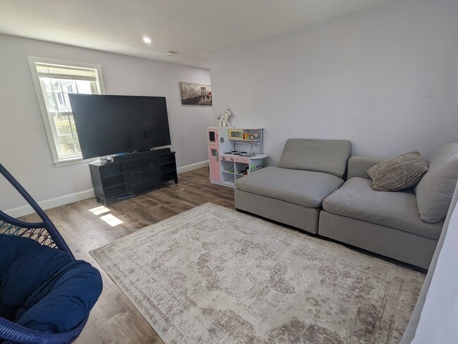 Building Photo - 58 Hartford St