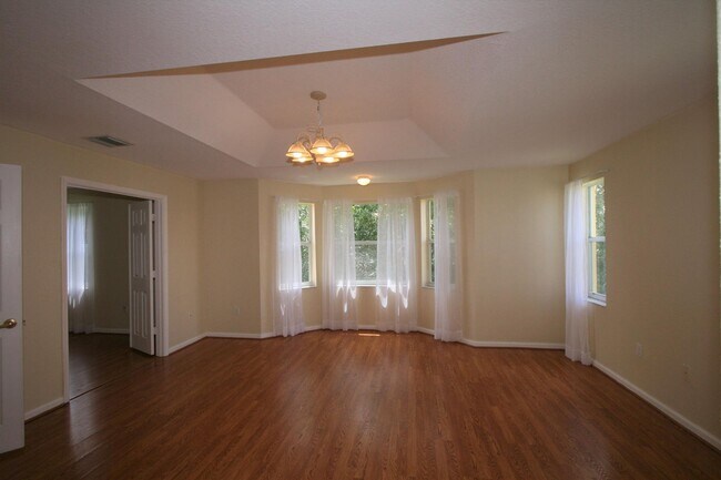 Building Photo - 255 Saratoga Blvd E