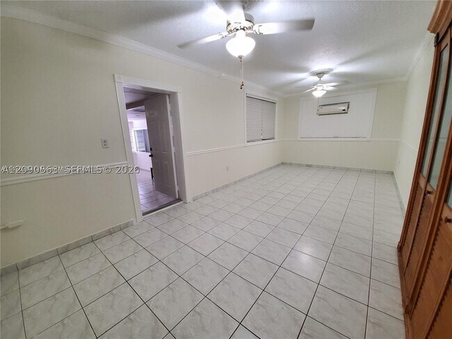 Building Photo - 140 Iroquois St
