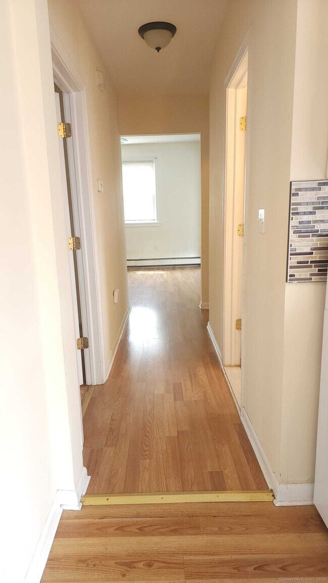 Building Photo - 33 Trowel St