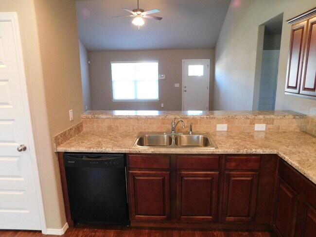 Building Photo - Charming Three Bedroom Home in Fayetteville