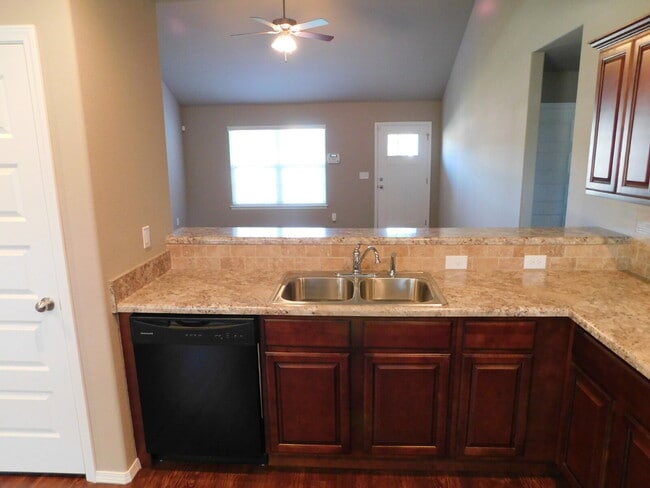 Building Photo - Charming Three Bedroom Home in Fayetteville  To schedule your own showing: 479-341-6744. Apply at...