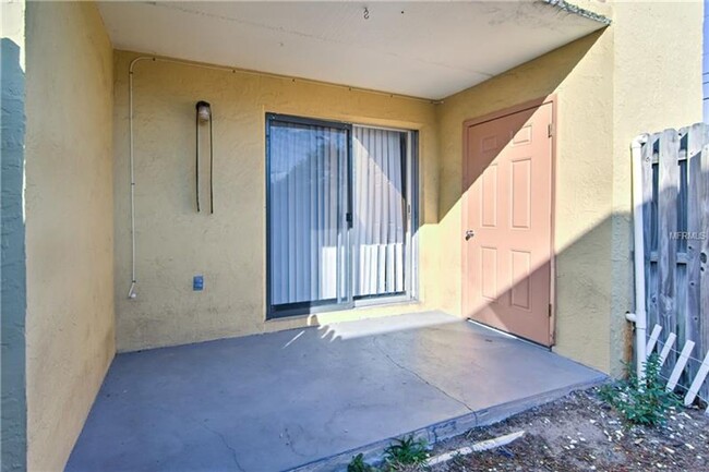 Building Photo - Very cute 1st floor condo with 2bedrooms a...