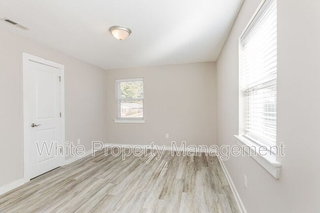 Building Photo - 3340 Washburn Ave