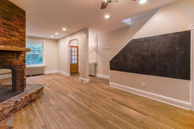 Building Photo - 337 14th St NE