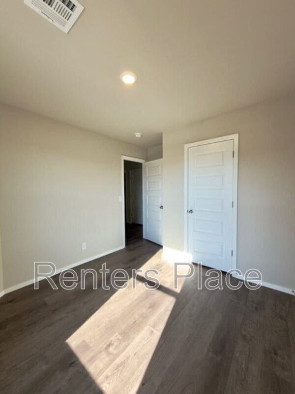 Building Photo - 1008 W Lawton Rd