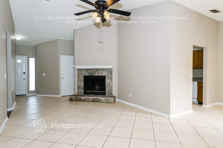 Building Photo - 3862 English Colony Dr N