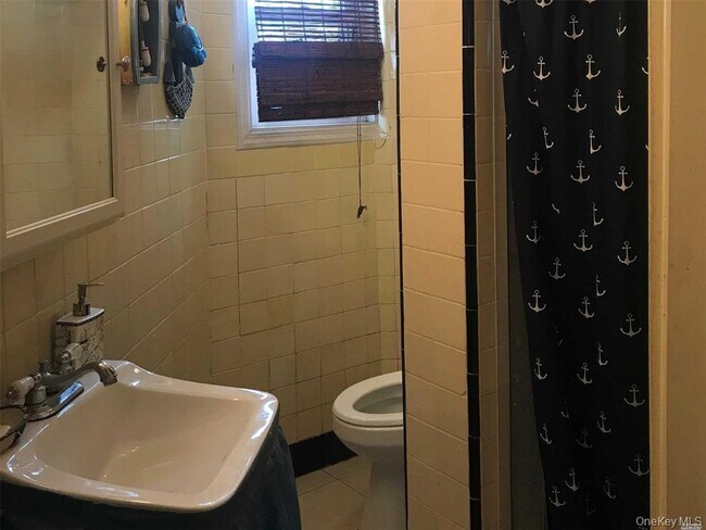 Building Photo - 411 W Walnut St