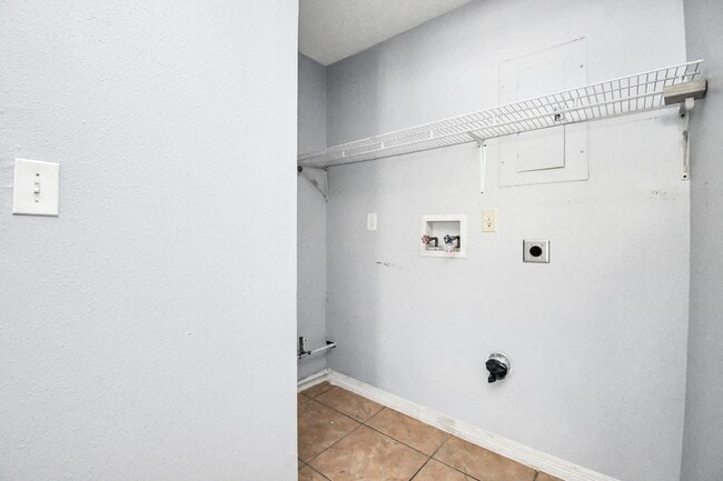 Building Photo - 6713 Neff St