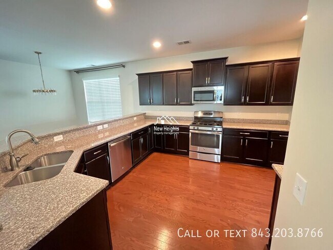 Building Photo - 146 Hickory Ridge Way