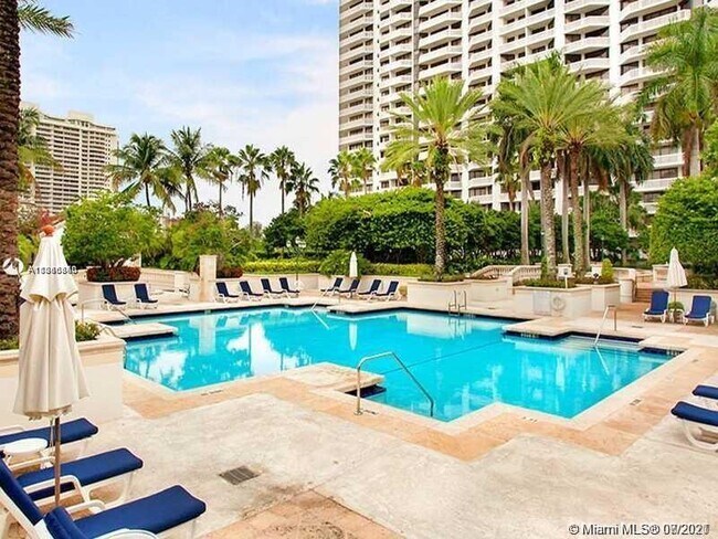 Building Photo - 2000 Island Blvd