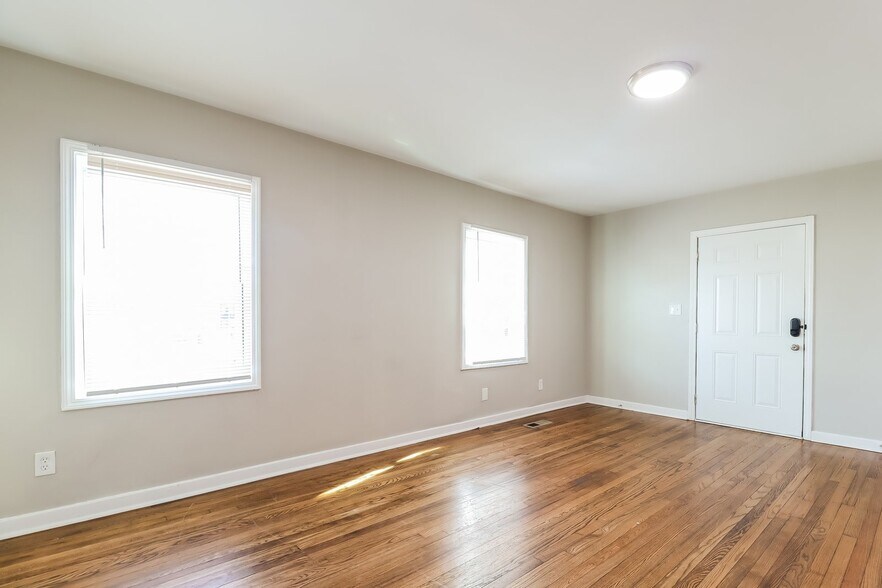 Building Photo - 5512 Ave P