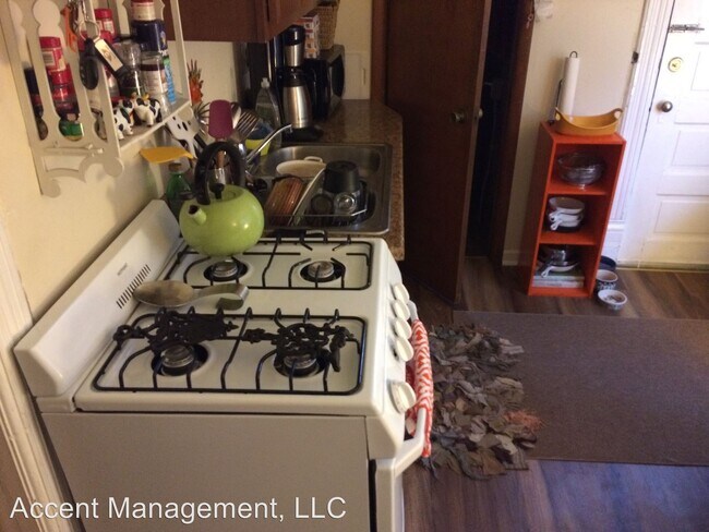 Building Photo - 305 N Pinckney St