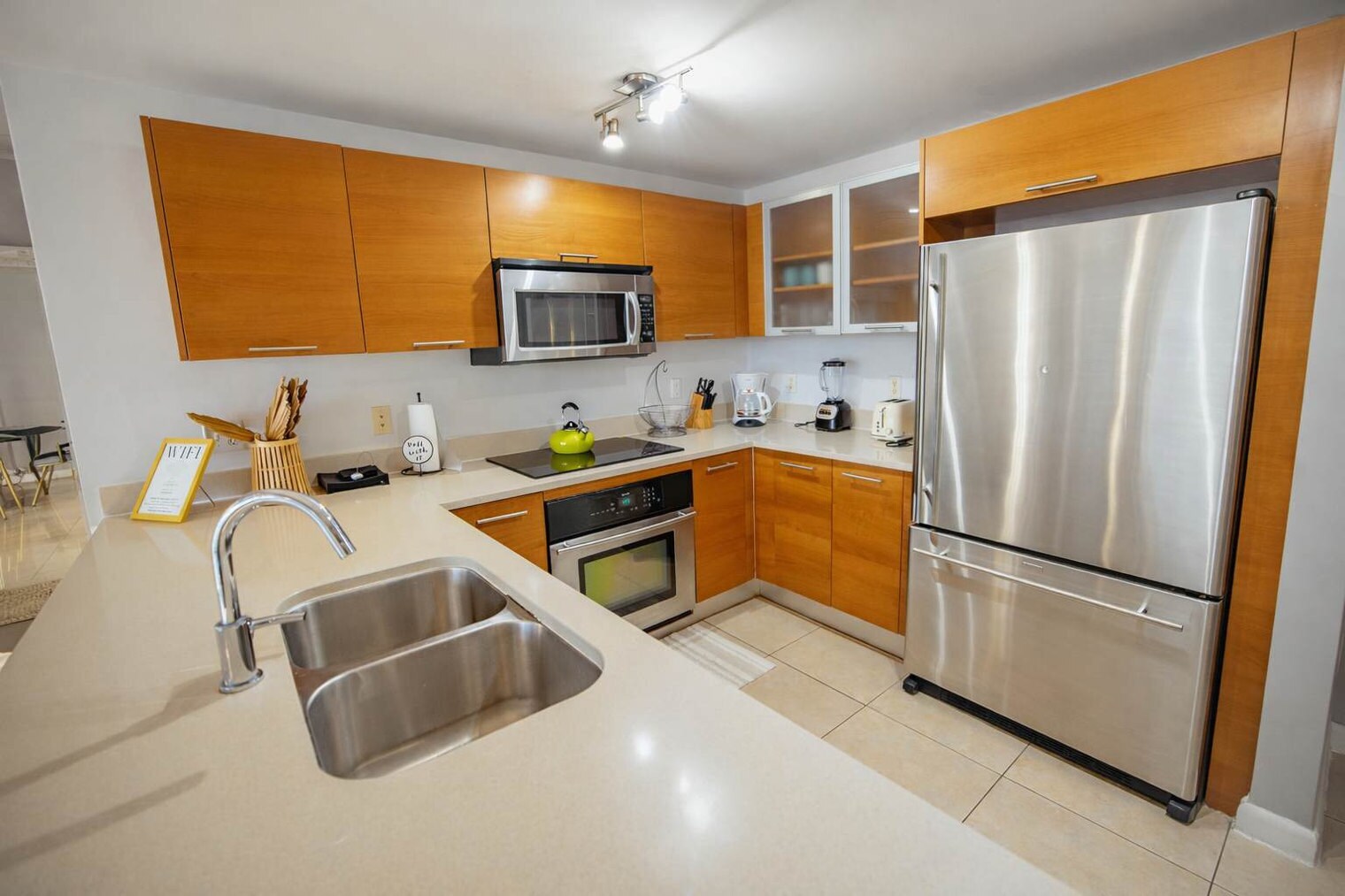 Building Photo - 3250 NE 1st Ave