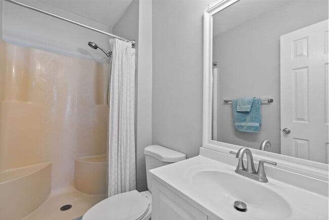 Building Photo - Beautiful Townhouse-Style Home in Virginia Beach!