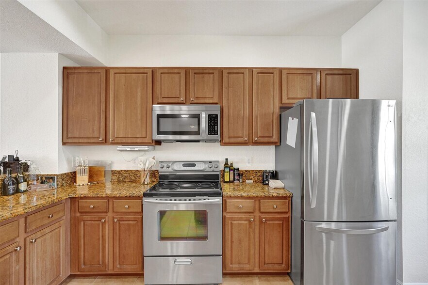 Building Photo - 228-228 SW 6th Ct