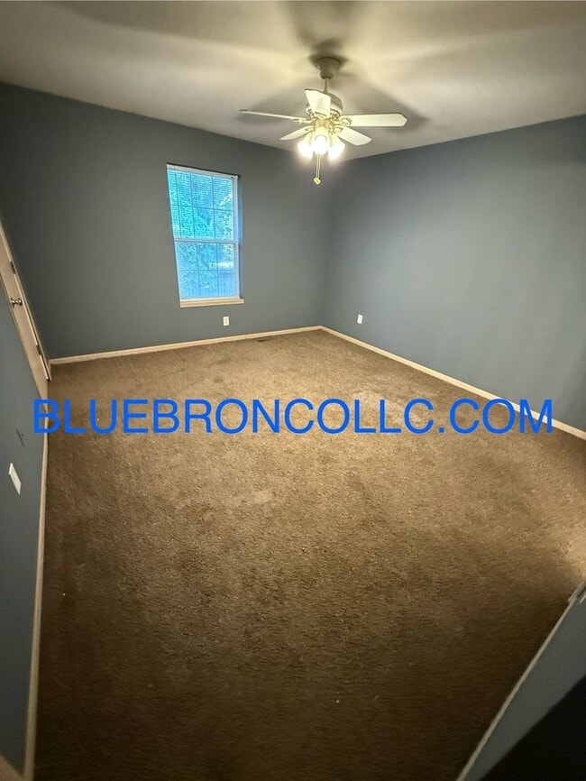 Building Photo - Great price for this spacious updated 2 be...