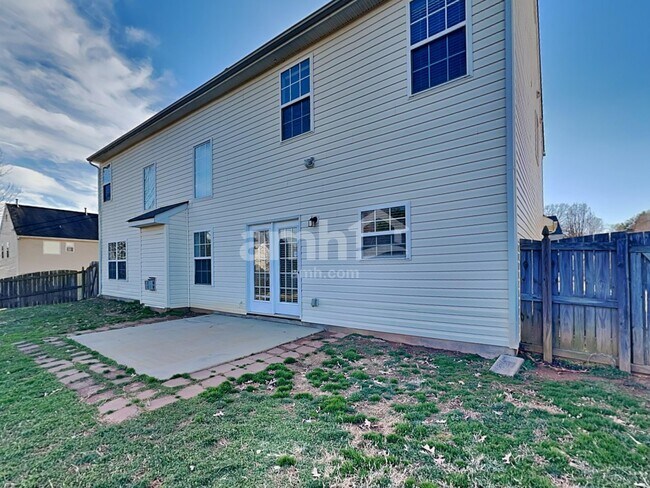 Building Photo - 1361 Pondhaven Dr