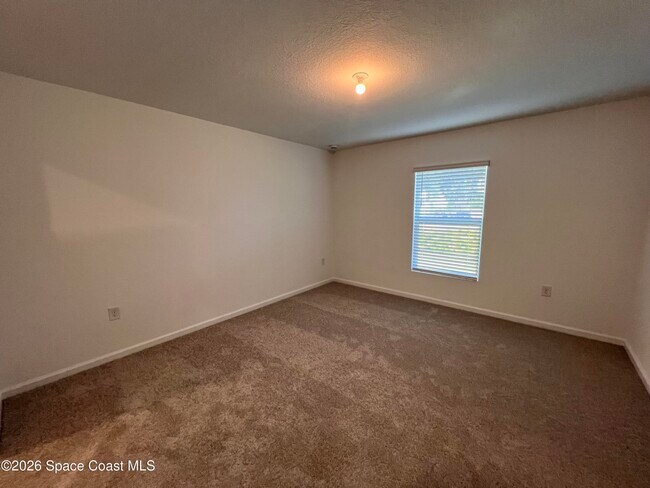 Building Photo - 1541 Newport St SE