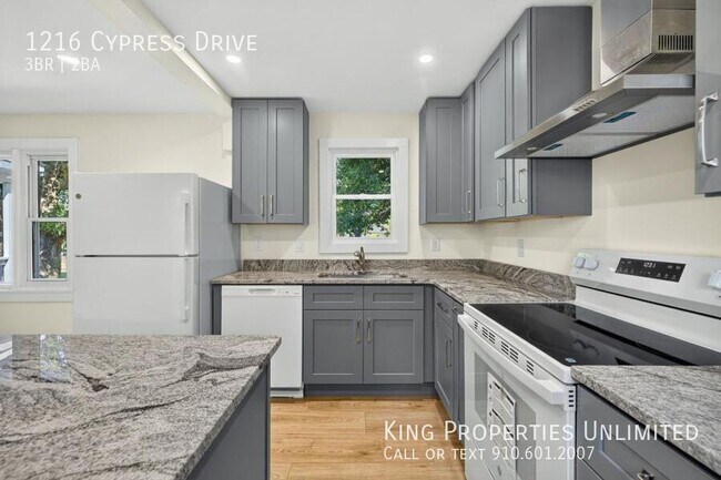 Building Photo - 1216 Cypress Dr
