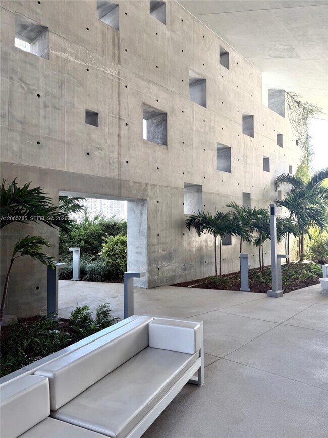 Building Photo - 88 SW 7th St