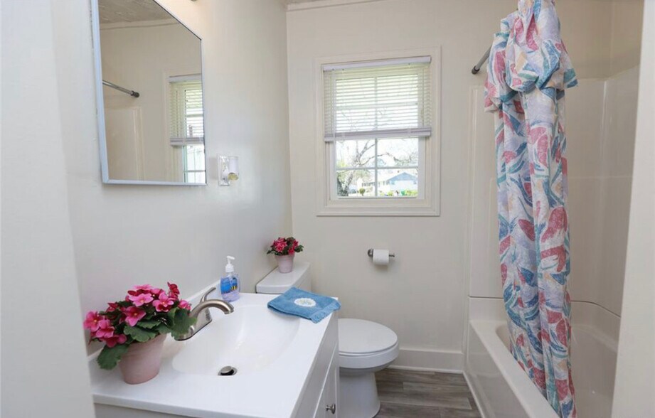 Building Photo - 605 N South St