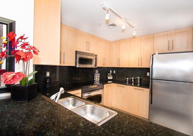 Building Photo - 511 SE 5 Ave