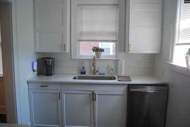 Building Photo - 1527 Gladden St