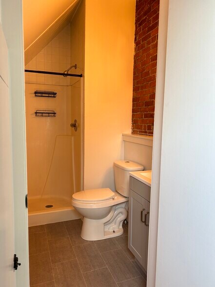 Building Photo - 332 Broadway