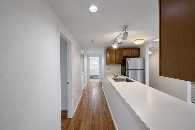 Building Photo - 78 Dalby St