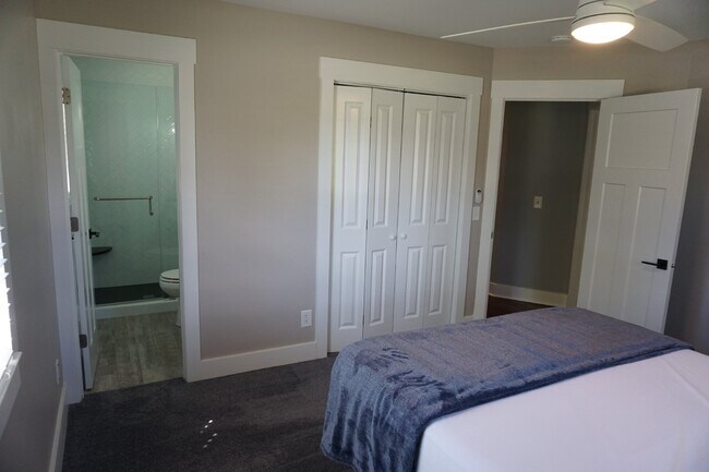 Building Photo - 109 E Sand Hills Dr