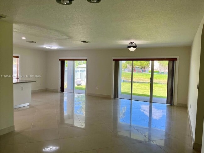Building Photo - 4101 SW 148th Pl