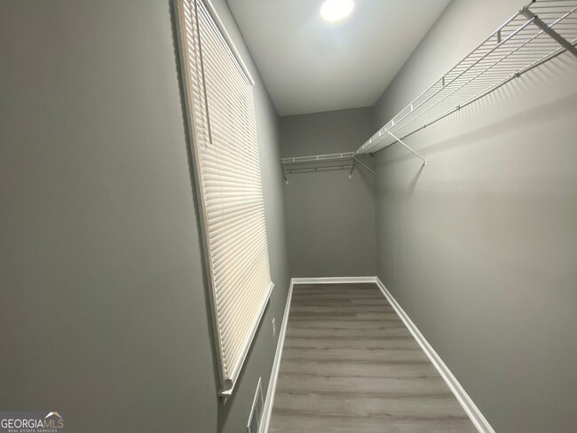 Building Photo - 4610 Cresant Ln
