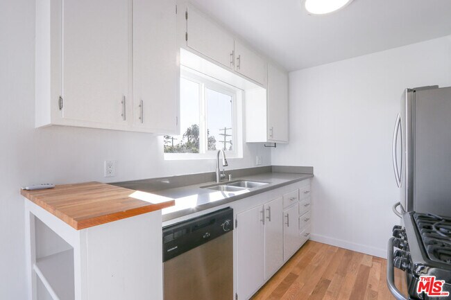 Building Photo - 609 Hayworth Ave