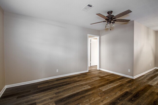 Building Photo - 207 Del Monte Ln