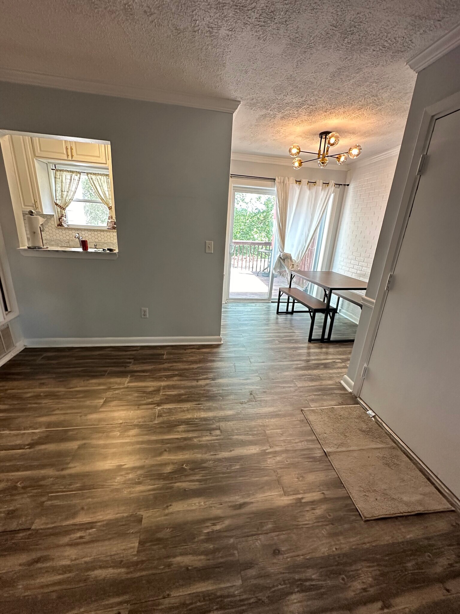 Building Photo - 2805 Northeast Expy