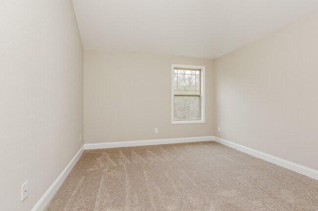 Building Photo - 1180 Black Oak Cir, Clarksville, TN