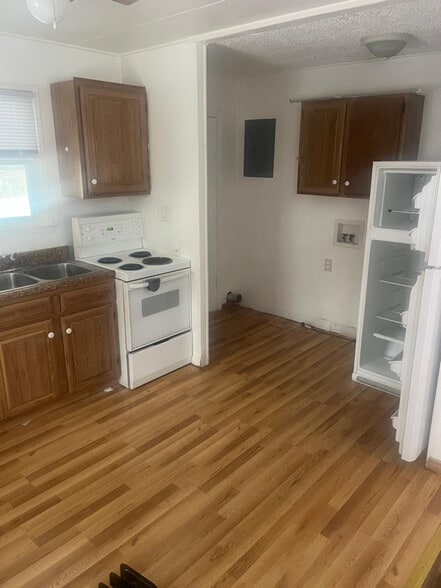 Building Photo - 1610 Garwood Dr